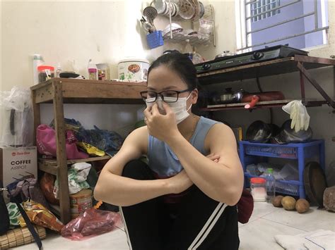 Những đối tượng này được tiêm vaccine pfizer. Nữ công nhân mong muốn được tiêm vaccine phòng COVID-19 ...