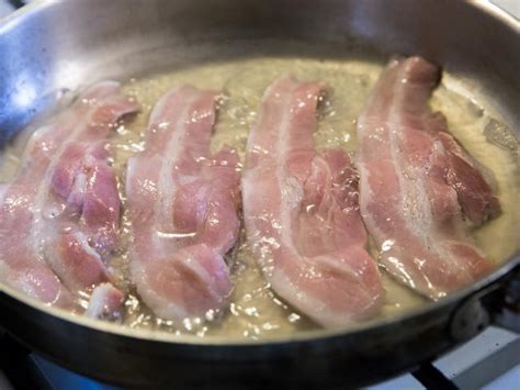 How To Cook Crispy Bacon Should You Fry Bacon In Water Daily Telegraph