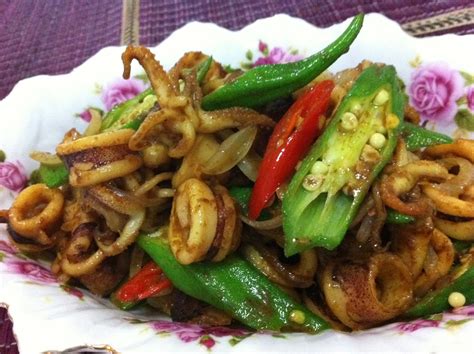 Bila teringin semua pun jadi kan.senang sangat nak masak sotong goreng kunyit ni. Cik Wan Kitchen: Sotong Goreng Kunyit