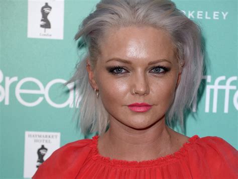‘i felt like i was dying s club 7 s hannah spearritt reveals breast implant hell after feeling