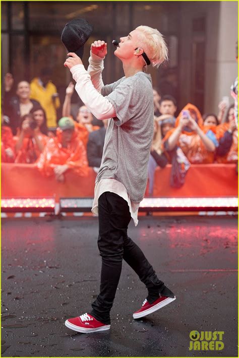 Justin Bieber Performs On Today Debuts Platinum Hair Watch Now