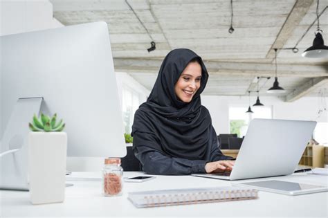 Pandangan Islam Tentang Perempuan yang Bekerja - Bincang Muslimah