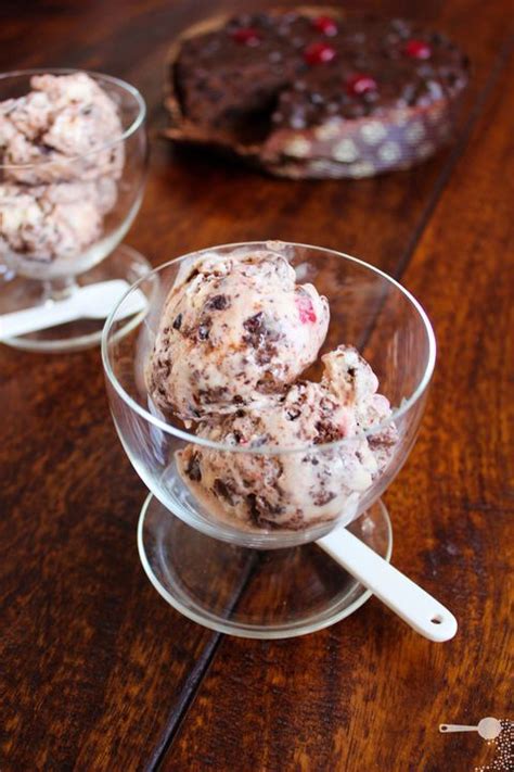 .but after a heavy meal or when i just want a little treat to end the day, recipes like these are just right for dessert: 15 Festive Winter Ice Creams | Christmas ice cream, Tasty ice cream, Christmas pudding ice cream