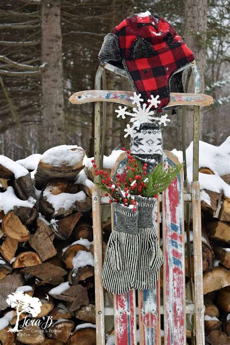 Get 10 Themed Ideas To Decorate Your Old Sled For Christmas And Winter