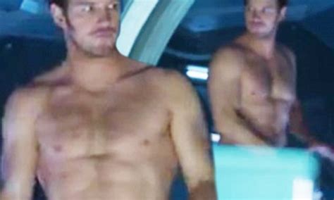 Chris Pratt Impressive Six Pack Ripped Physique Shirtless Daily Mail
