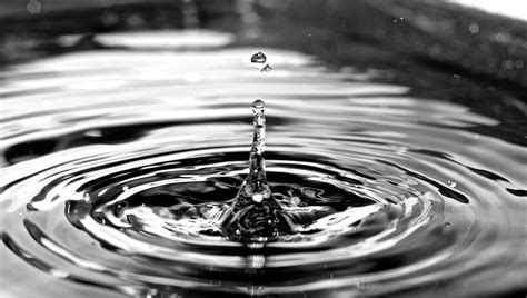 Black And White Water Drop By Itzbenjo On Deviantart