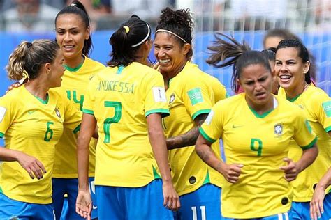 De futebol nos jogos olímpicos, a seleção feminina do brasil vai. Signo das jogadoras da Seleção Brasileira de Futebol Feminino