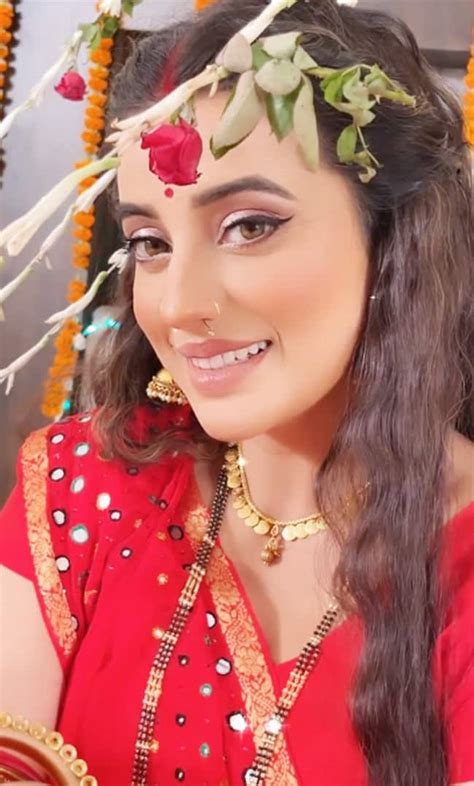 Bhojpuri Sizzler Akshara Singh Dolls Up As Newlywed Bride Looks Red