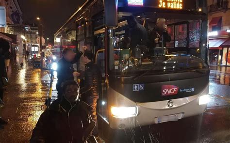 Voilà, nous n'avons pas de carte gig gic, donc nous sommes en tort et nous n'aurions pas dû nous y garer, seulement en bas de chez nous, il y a 17 places handicapés, dont 11. France : En fauteuil, il immobilise un bus qui lui a ...