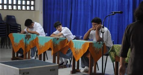 BahasayaIndonesia: Soal Resensi kelas XI