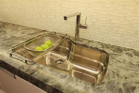 Choosing The Right Kitchen Faucet And Sink