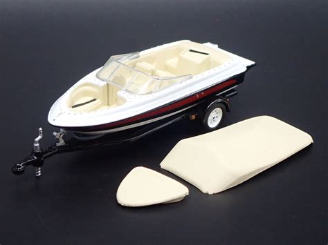 Speedboat W Cover On Trailer 164 Scale Diorama Collectible Diecast