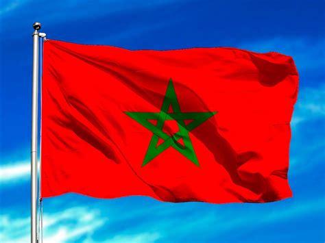 La bandera marroquí se compone de un fondo rojo con una estrella de la bandera marroquí que se utilizaba antes de 1915 era toda roja y simbolizaba la gran dinastía alauí. Bandera de Marruecos - Tienda de decoración online