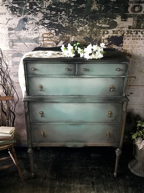 Learn How To Blend Chalk Paint Painting Old Furniture Furniture