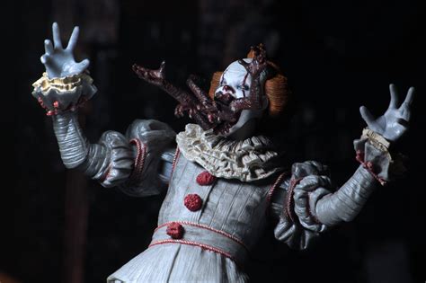 It 2017 Ultimate Dancing Clown Pennywise Figure By