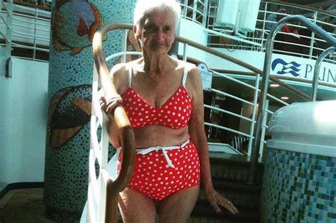 Cette Mamie De 90 Ans Est Canon En Bikini
