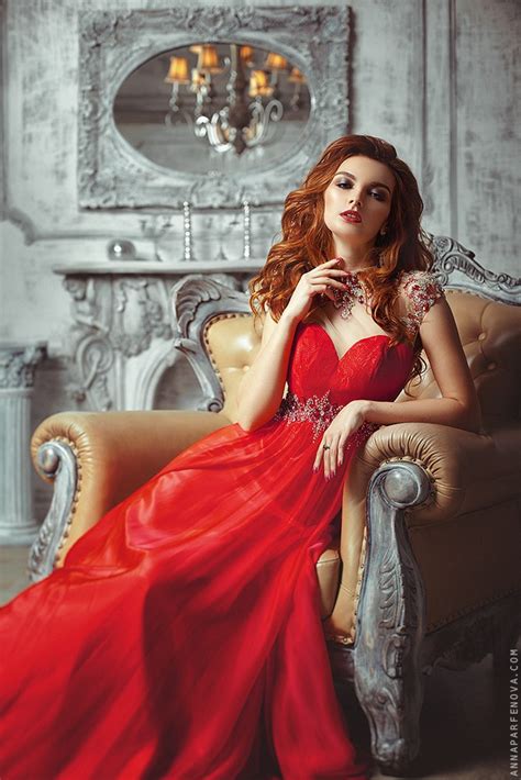 Фото Девушка в красном платье сидит на кресле фотограф Анна Парфенова