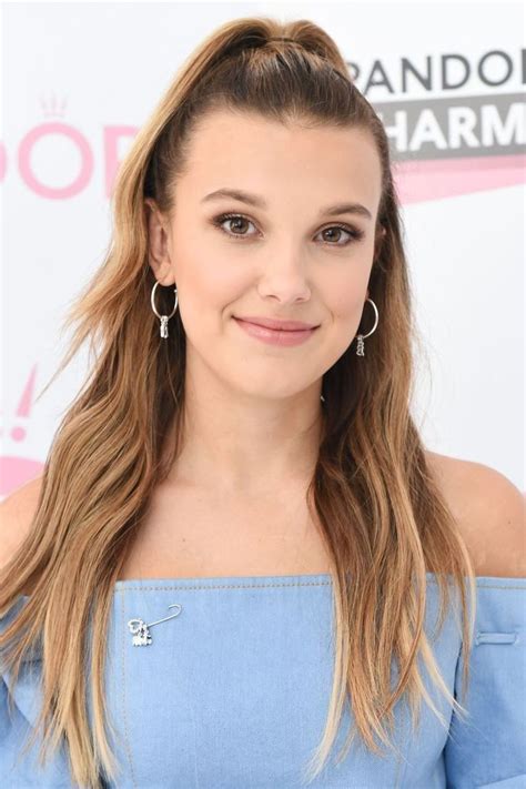 Official page for millie bobby brown. Millie Bobby Brown usou dois looks diferentes com o mesmo ...
