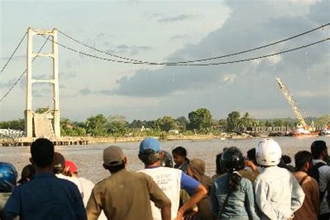 Hari Ini Dalam Sejarah Tragedi Jembatan Kartanegara Orang Tewas