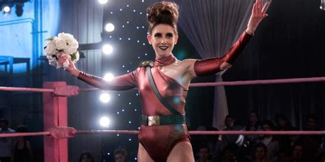 See Alison Brie Show Off Her Midriff In Sexy Workout Video