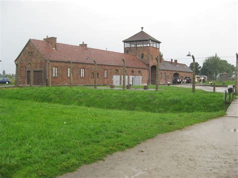 Cosa sono i campi creati dalla germania nazista per la prigionia o lo sterminio di massa di ebrei e oppositori. tutto musei: Campo di concentramento di Birkenau