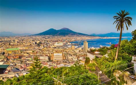 Vista Aérea De Napoli Com O Monte Vesúvio No Por Do Sol Campania I