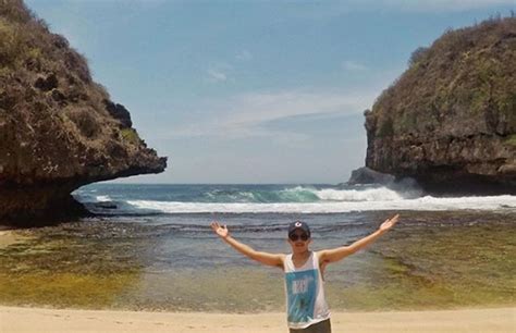 Pantai tanjung lesung merupakan satu dari sekian laut yang cukup terkenal di indonesia. Pantai Greweng - Harga Tiket Masuk & Spot Foto Terbaru 2020