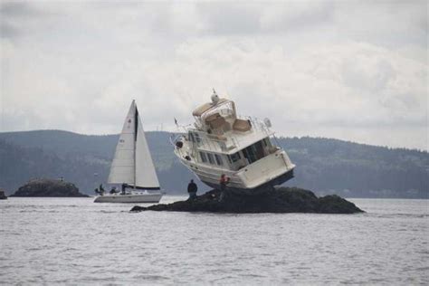 Four Bees Boat On The Rocks