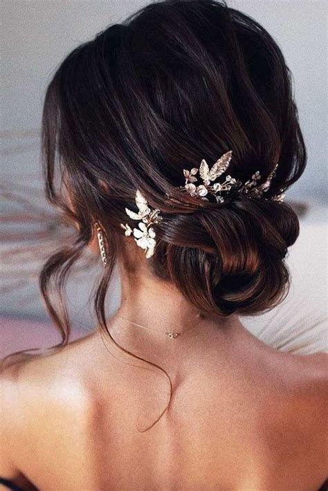 20 Medium Length Wedding Hairstyles For 2021 Brides Emmalovesweddings