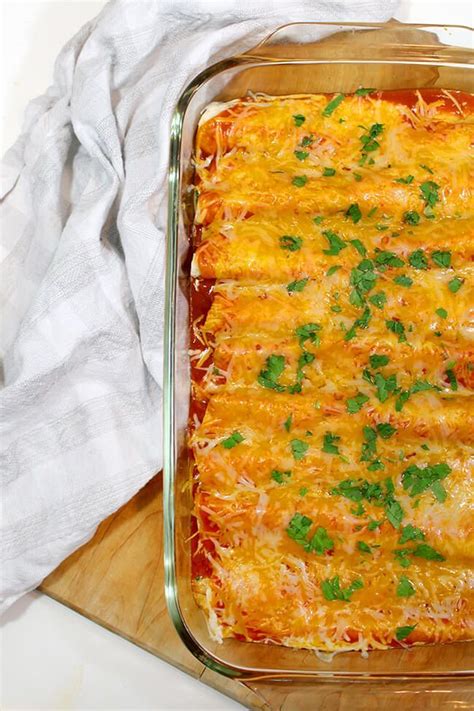 They are filled with a mix of roasted vegetables and beans, and covered in a flavorful and rich sour cream sauce. Easy Chicken Sour Cream Enchiladas Your Family will Love ...