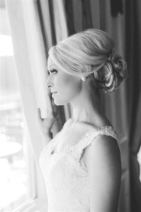 Real Brides Feature The Chicest Wedding Updos Modwedding Mod Wedding Wedding Stylist