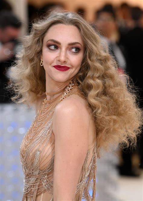 Amanda Seyfried Goes Nearly Naked In Oscar De La Renta At The Met