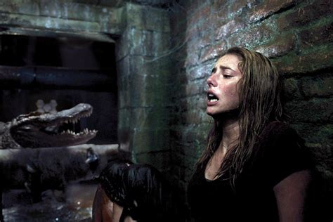 Review Gators Earn Their Jaws In Netflixs Crawl 2019 High On Films