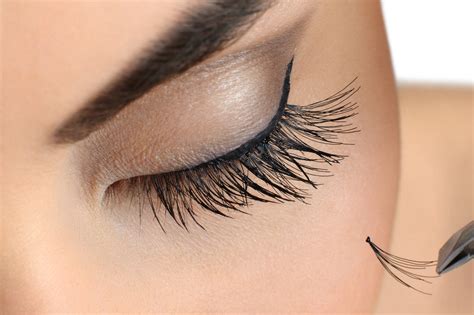 Must-Know Trending Eyelash Extension Tips » Trending Us