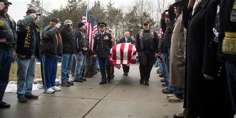 Funeral For Vietnam War Vet 77 Who Died Alone Draws Hundreds Of