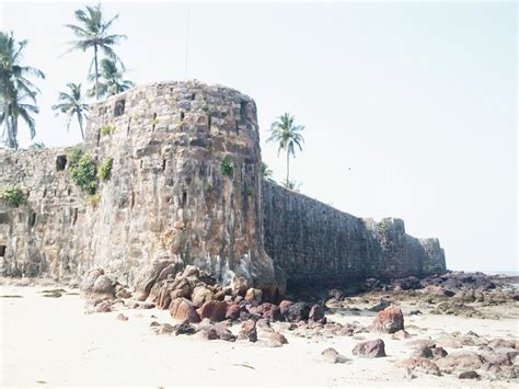 Sindhudurg fort mighty one stands in sea. SINDHUDURG - Amazing Maharashtra