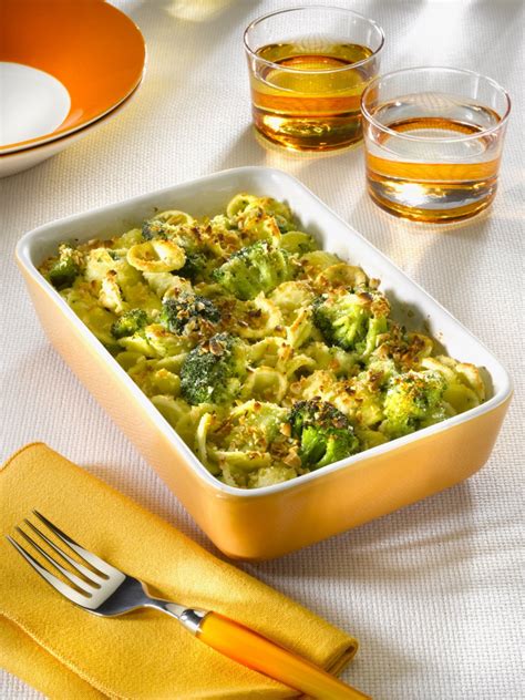 Facile et rapide à cuisiner, le brocoli est un légume vert qui peut se prêter à d'innombrables préparations ! Recette gratin de brocolis - Marie Claire