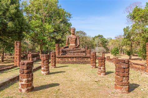 sitting buddha statue at wat phra kaeo temple in kamphaeng phet historical park unesco world