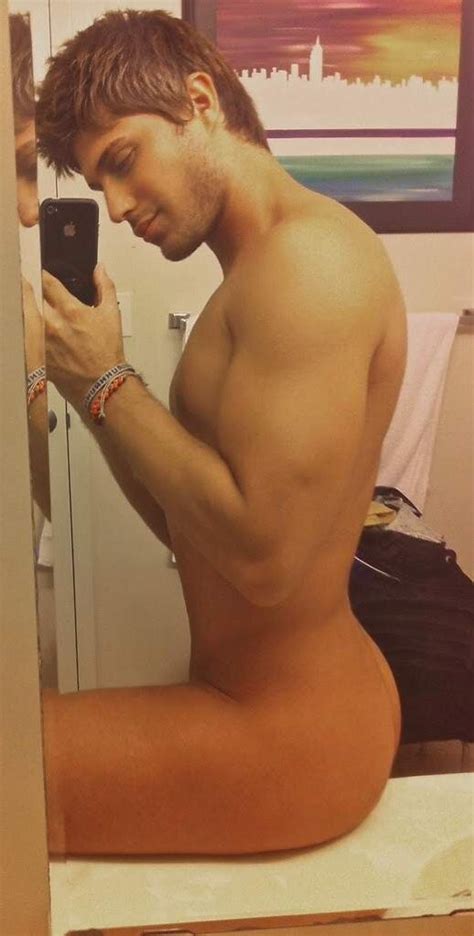 Hot Selfshot Pic With A Stunning Gay Muscular Body Armand Athos
