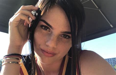 'famke louise was geen supergoede zangeres'. Famke Louise krijgt haters over zich heen door nieuwe okselhaarfoto | Metro