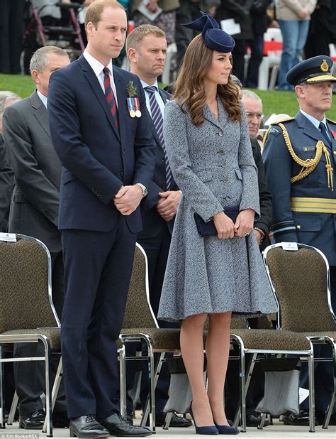 Duke And Duchess Of Cambridge Attend Anzac Day Dawn Service Duchess Of Cambridge Duke And