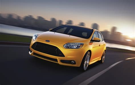 Ford focus rs vs focus st acceleration & top speed autobahn pov drive subscribe to our channel to be the first to see. Track Week: 2013 Ford Focus ST reviewed on Race Track ...
