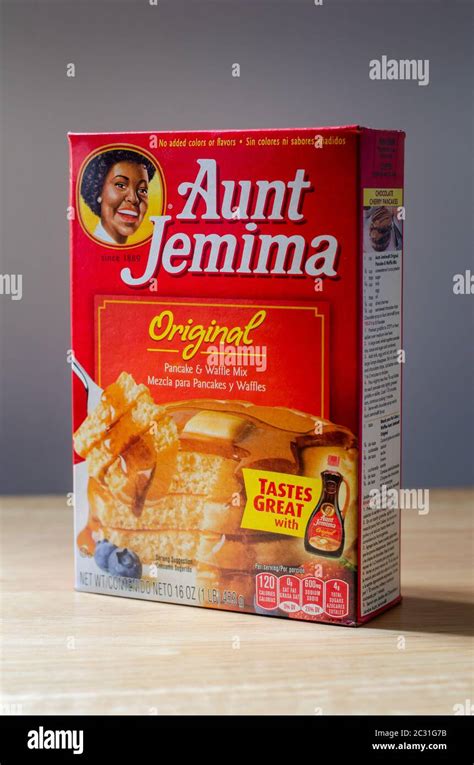 box of aunt jemima original pancakes and waffles mix with information in spanish quaker oats
