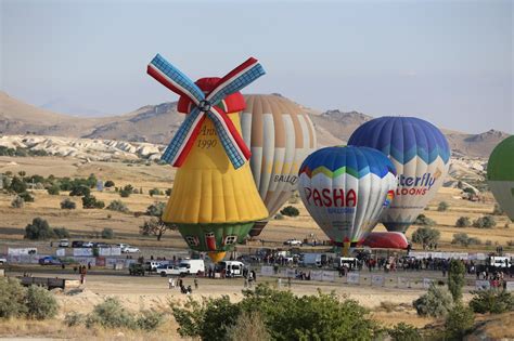 Turkeys Cappadocia Hosts International Hot Air Balloon Festival