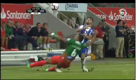 'tecatito' corona podría jugar contra la juventus en la champions league. Lucas Áfrico (Marítimo) foul on Corona (FC Porto ...