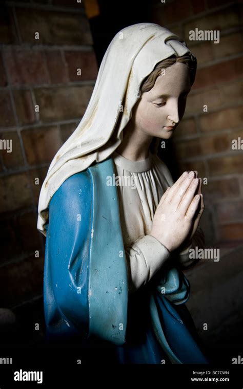 Virgin Mary Praying Statue
