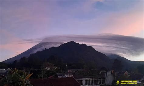 Gunung Merapi Jawa Tengah Luncurkan 244 Guguran Lava Sepekan Terakhir