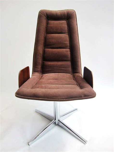 Amerikan tarzi sikligin öncü markalarindan olan tommy hilfiger, amerika'da oldugu kadar türkiye'de büyük ilgi görmeye devam ediyor. Set 6 Swivel Office Chairs - 1970's | 1stdibs.com ...
