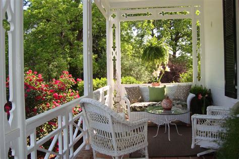 Traditional Southern Porch Screened In Porch Furniture Small Balcony
