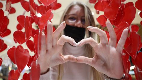 In Photos Love Is In The Air On Russian Valentine S Day The Moscow Times